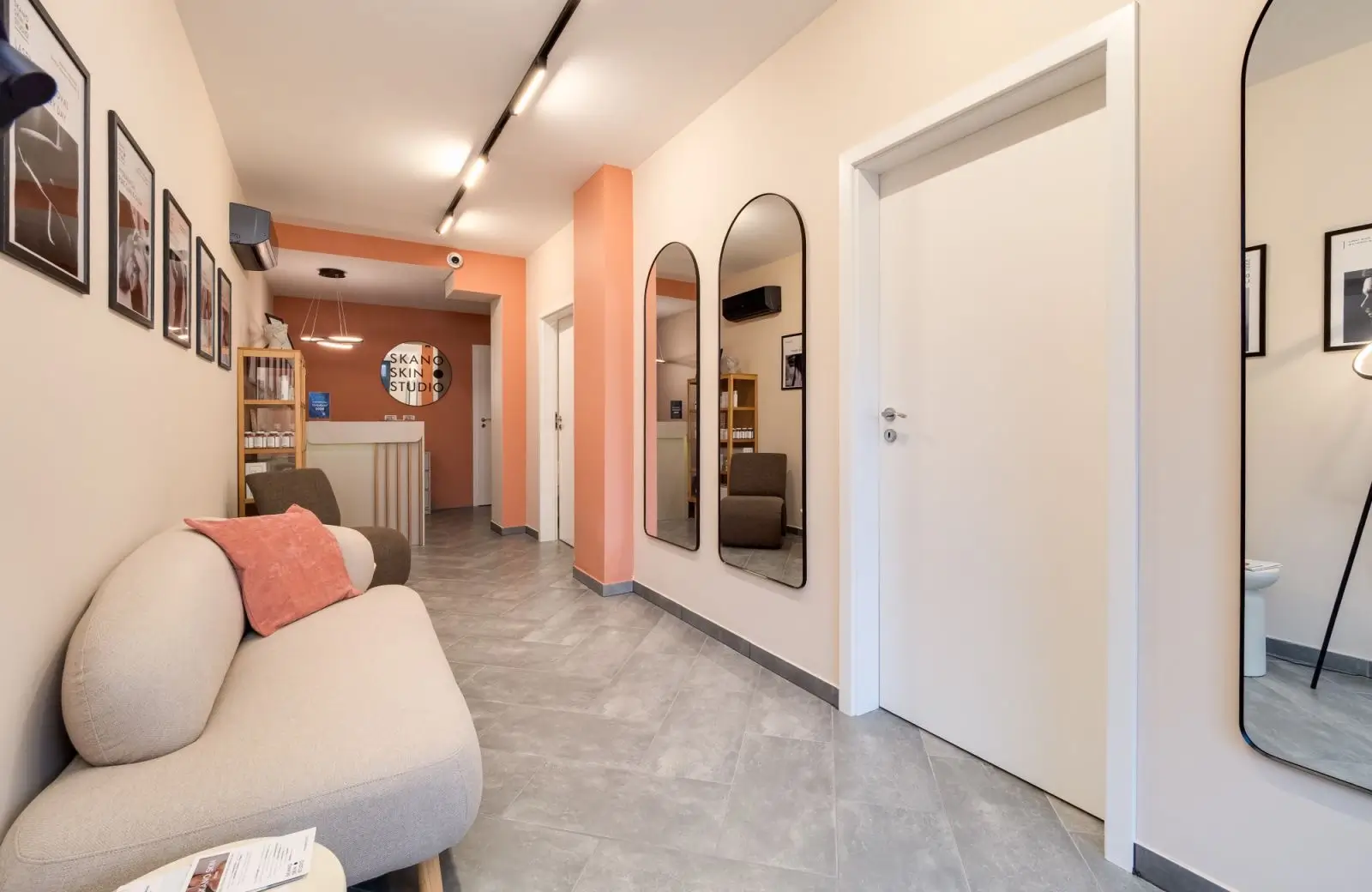 Интериор и атмосфера в Skanoskin Studio